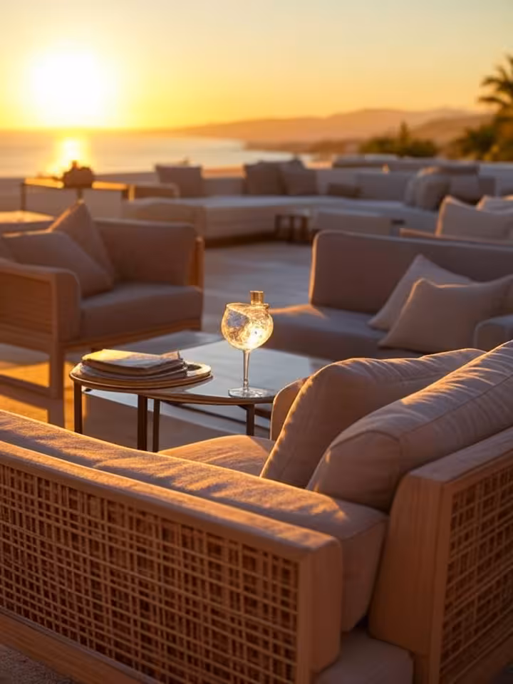 Terraza de lujo con vistas al Mediterráneo en Marbella, ambiente sofisticado para sugar daddy