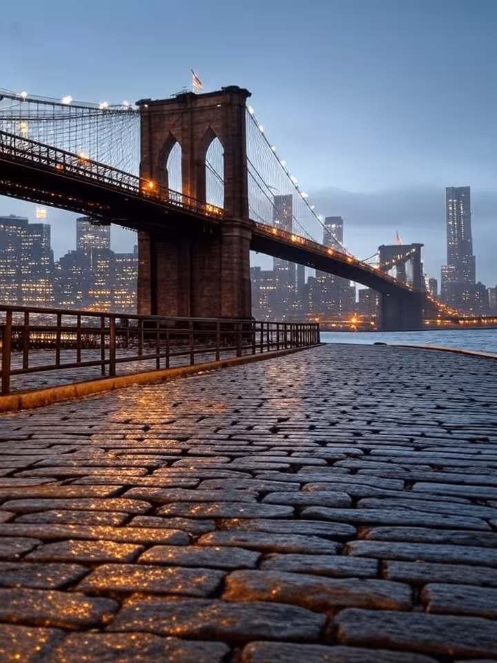 Vista del puente de Brooklyn desde DUMBO con el skyline de Manhattan